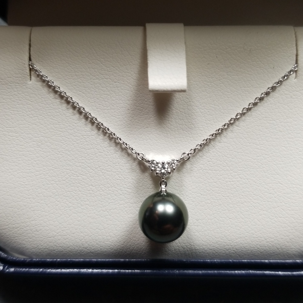 Mikimoto Blue Lagoon Pearl and Diamond necklace